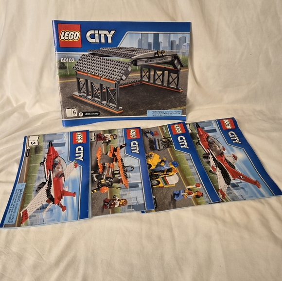 LEGO City Airport Air Show Set - Red and White - Picture 11 of 14
